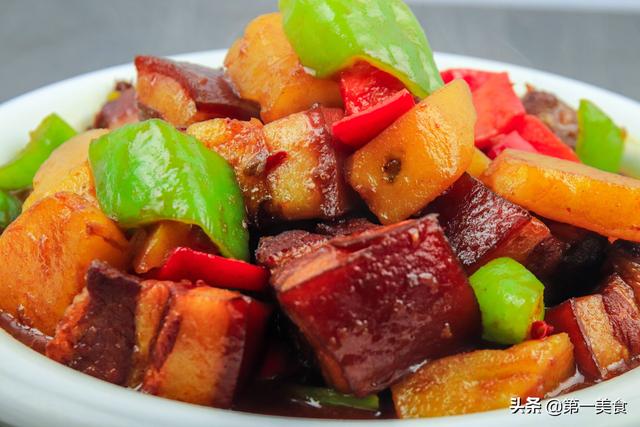 土豆红烧肉的家常做法（大厨教你土豆红烧肉最简单的家常做法）