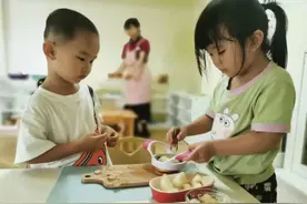 你再不听话，我就要生气啦！这句话正在深深地伤害孩子图片