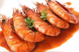 油焖大虾怎么焖？大厨：做好1点，肉软嫩鲜香，入味还不腥，好吃图片