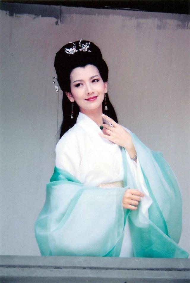 赵雅芝的传奇情史，因私藏情书导致婚姻破裂，再婚后赢得幸福人生