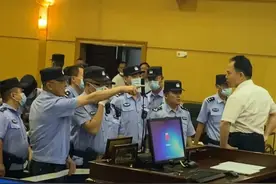 专访徐昕：“法警对峙”照片的背后图片