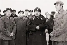 他是原北空副参谋长，30岁授少校，39岁升大校，曾击落u-2侦察机图片