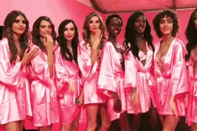 全球最矮超模戴文·青木，凭借一张东方娃娃脸横扫欧美时尚界图片