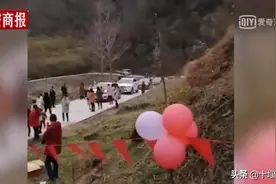 十堰乡村拍下的！这样的婚车，第一次见！图片