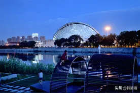 2021 天津西站对过 南运河堤岸公园夜景美如画图片