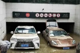 郑州高端小区地库被淹！豪车损失过亿，车主：好多没有保险图片