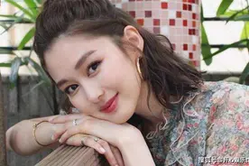 当年TVB的香香公主岑丽香，备受大捧时却选择离巢，其现状如何图片