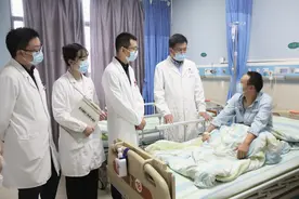 31岁小伙患直肠癌险丢肛门，医生挑战“极限”根治巧保肛图片