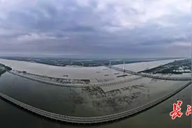 通顺河今年遇历史最高水位，蔡甸6个民垸有序行洪止住河水上涨步伐图片