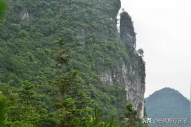 贵州大山有一座石峰，宛如观音再生，手里还拿着净瓶和树枝图片