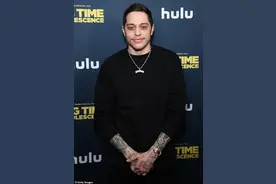 金卡戴珊被曝和小14岁明星约会，网友：又是他！他究竟有什么魔力图片