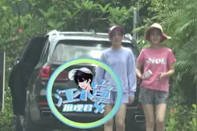 杨颖小海绵三亚度假，素颜baby抽烟被抓拍，连点两根烟瘾大图片