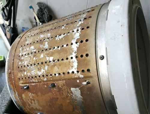 也很脏,教你一招,自己清洗干净不用找师傅(如何清洗洗衣机内部的污垢)