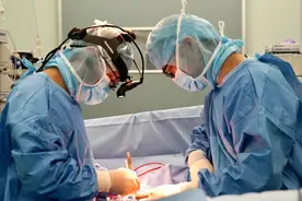 云南彝族3岁双胞胎姐妹 在天津重获“心”生图片