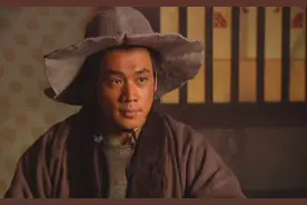 武松师傅警告武松千万要躲着两个人，武松不听劝告，结果受到教训图片