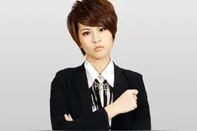 恭喜！36岁曾沛慈宣布恋情，与男友摩托出行，路边小店约会接地气图片