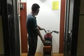 成都电动车电梯爆燃，惨！其实，常州早就用上神器，电动车企图“溜”进电梯，没门图片