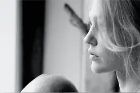 萨莎·彼福瓦洛娃 Sasha Pivovarova Vogue Greece 2020 5月刊图片
