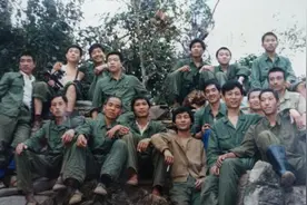 1987年7月，越南国防部派出工作组，到老山前线调查取证图片