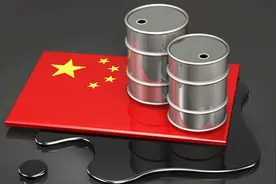 伊朗正将2200万桶原油提前运往中国，并正式宣布用人民币替代美元视频封面