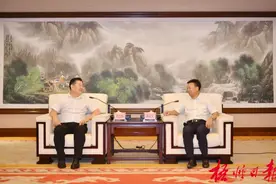 蒋连生会见美国广西总商会主席乔立华一行，就加快推进项目、深化合作进行沟通交流图片