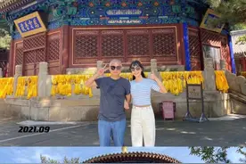 57岁欧阳奋强与家人旅游，女儿五官惊艳，中戏毕业继承父亲天赋图片