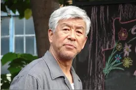 悲催张洪杰，年轻时被妻子“骗婚”，晚年被子女“啃老”图片