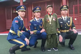 抗战特工李安甫:身高1米2，独自刺杀7名日军将领，勋章挂成防弹衣图片