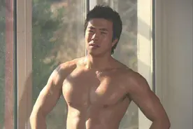 权相宇：韩国最佳身材男星，曾主演收视最高的韩剧《天国的阶梯》图片