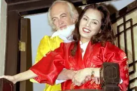 一首《爱的奉献》红遍全国，嫁大25岁老外后，韦唯过得怎么样？图片