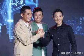 香港过气男神现状：头发全白像老头，面目沧桑，发福严重认不出图片