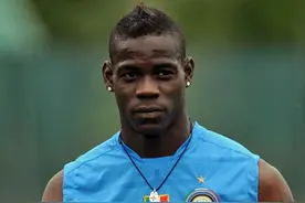 回顾欧洲杯的神魔复合体：那个思考人生+秀肌肉的巴神图片