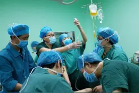 产妇突发大出血，老公和婆婆要求保孩子：坏的婚姻会要了你的命图片