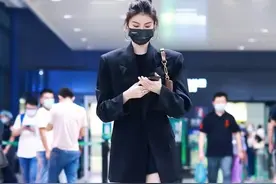 何穗恋爱后更美了，穿一身黑秀长腿，冷白皮优越，陈伟霆真幸福图片