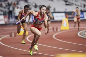 为何女运动员要穿“三角裤”比赛？不是为了秀身材，是比赛不能缺图片