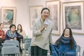 孙楠二婚妻子参加活动，打扮朴素一脸素颜，美貌不再和老公长太像图片