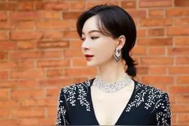 真正见过世面的女人，很少会戴黄金首饰，看40岁的陈数就知道了图片