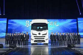 陕汽重卡德龙X6000惊艳上市 高端王牌引领中国重卡走向世界图片