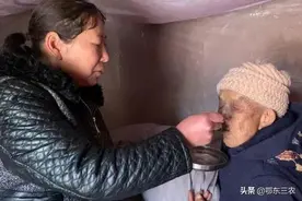 为何有人说，农村老人养不起，城市老人死不起，真是这样吗？图片