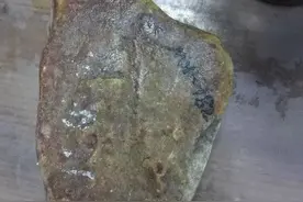 1万买回来的赌石，切出满绿手镯暴涨，成品出世更是涨懵！图片