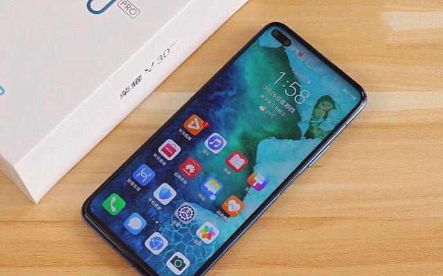 荣耀v30pro曾被高捧,如今却突然不火了,原因其实很现实