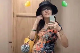 39岁插刀教女主边潇潇近况，嫁导演生二胎，老公和她像两代人图片