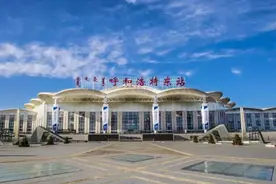 “别废话，不买就滚下车”，导游嚣张至极，旅行社还是黑社会？图片