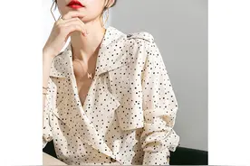 秋分后一件“薄衬衫”就能解决日常穿搭，休闲通勤都轻熟，特洋气图片