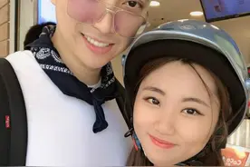 还记得《非诚勿扰》的韩勇吗？这操作算“劈腿”吗？图片