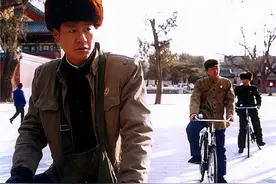 50年代初期，大院子弟到底有多幸福？看看小混蛋的态度就明白了图片