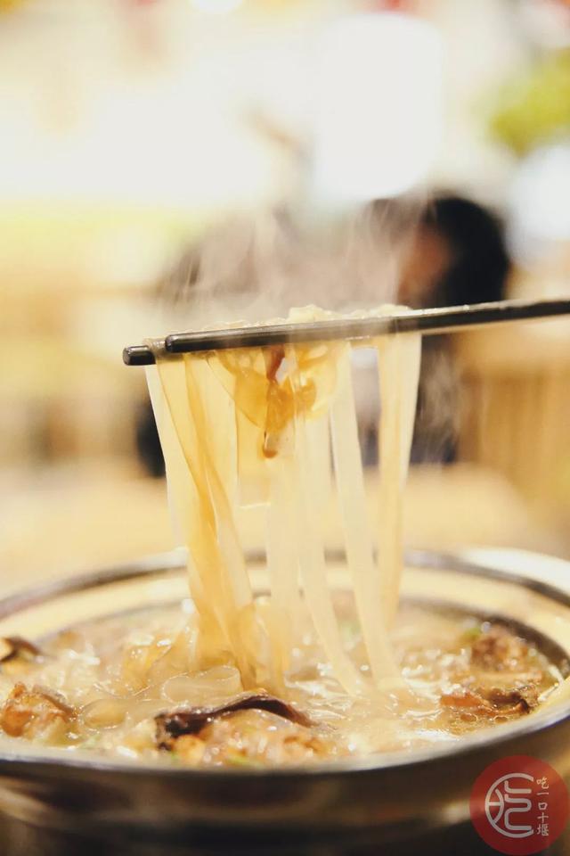 「十堰美食」好嗨哦,在十堰我竟然吃到了地道的东北锅包肉,感觉到了人生巅峰…