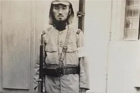 抗日战争：日军帽子上两片布有什么用处？图片