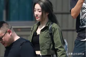 极限挑战 THE9，女团成员都身穿迷彩裤，很酷，尤其是刘雨昕图片