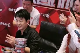 辛巴为何被平台打压挤压他人空间是表面原因触动平台根基无法容忍图片